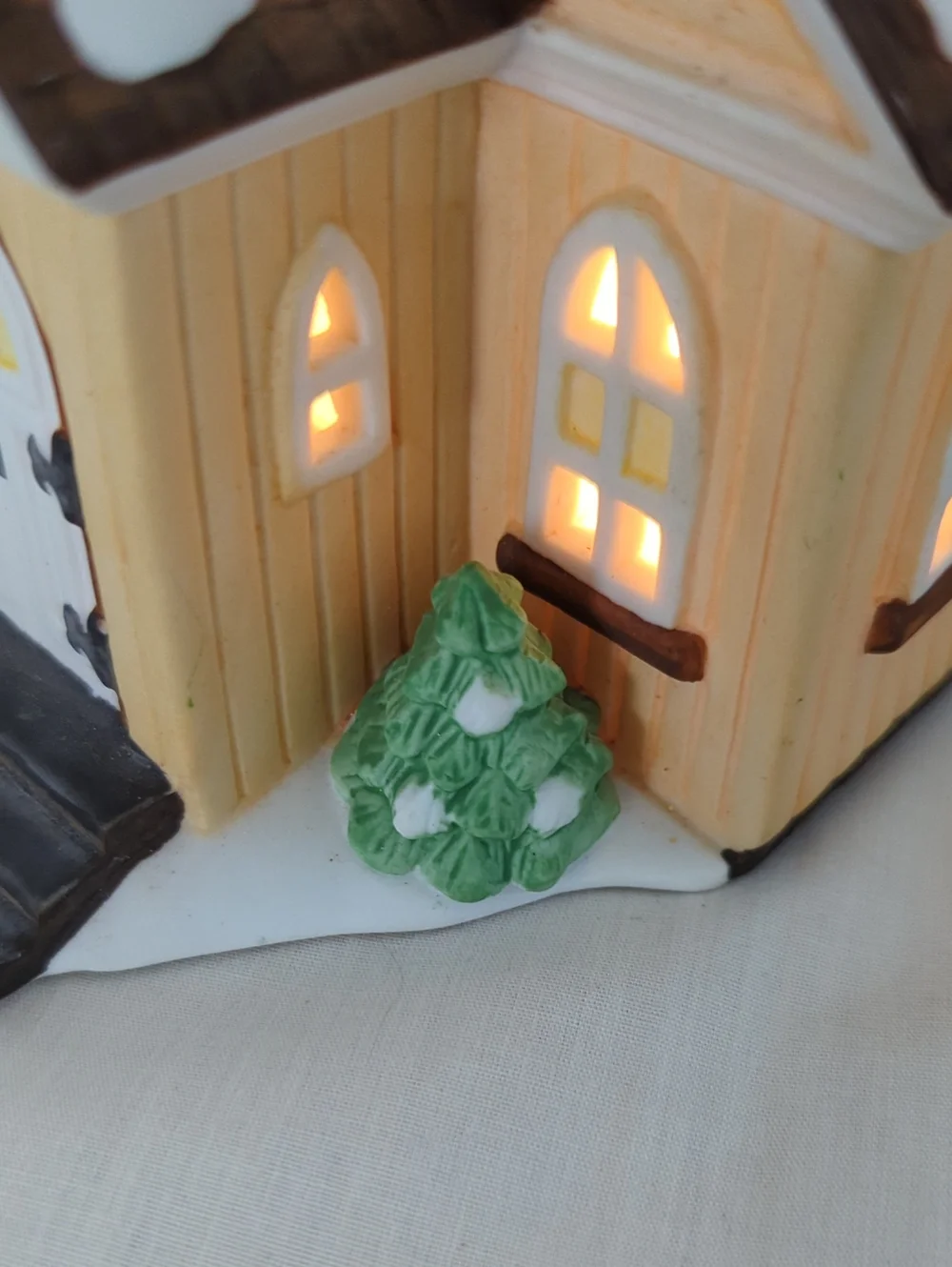 Dept. 56. 1990 New England Village Series.  Sleepy Hollow Church